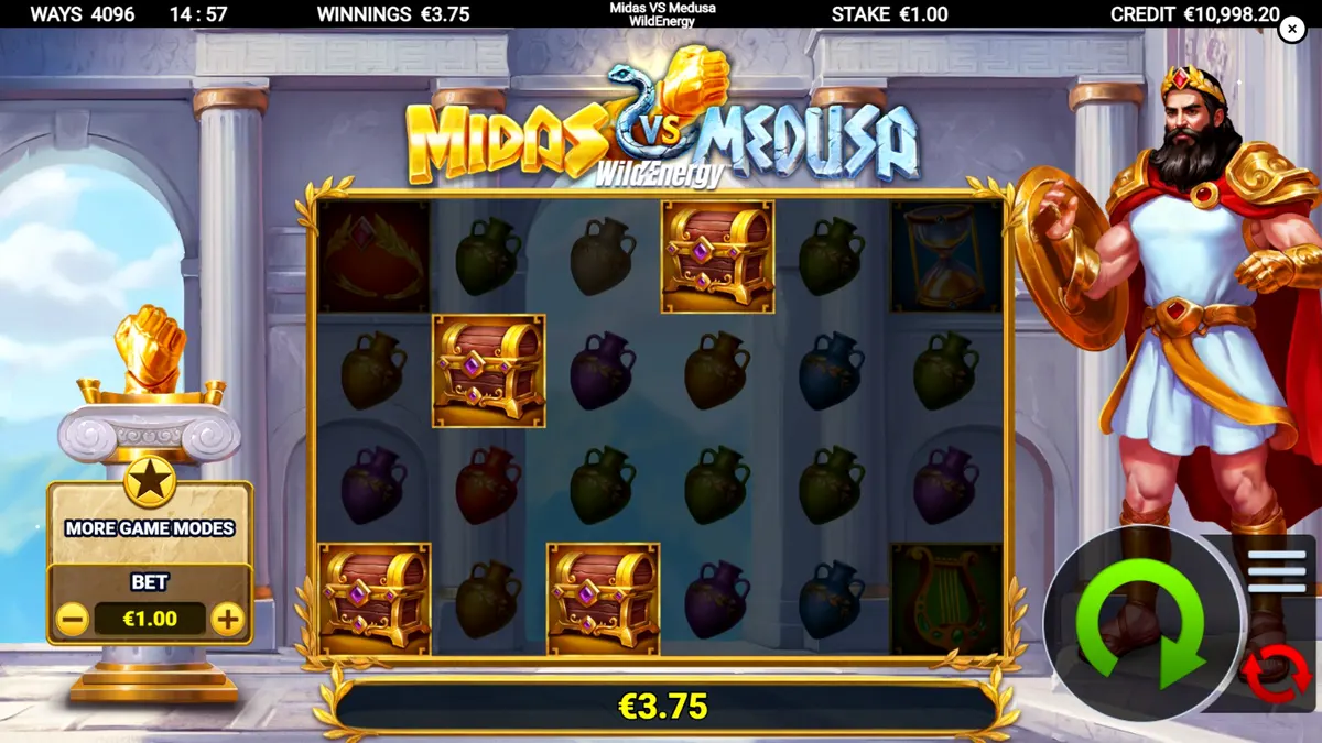 Tampilan visual epik dari slot Midas VS Medusa WildEnergy dengan elemen emas dan batu.